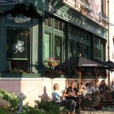 County Clare Inn Milwaukee Kültér fotó